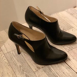 Womens Nine West Gemeza Cut Out Ankle Buckle Boots, Black Leather Size 5M